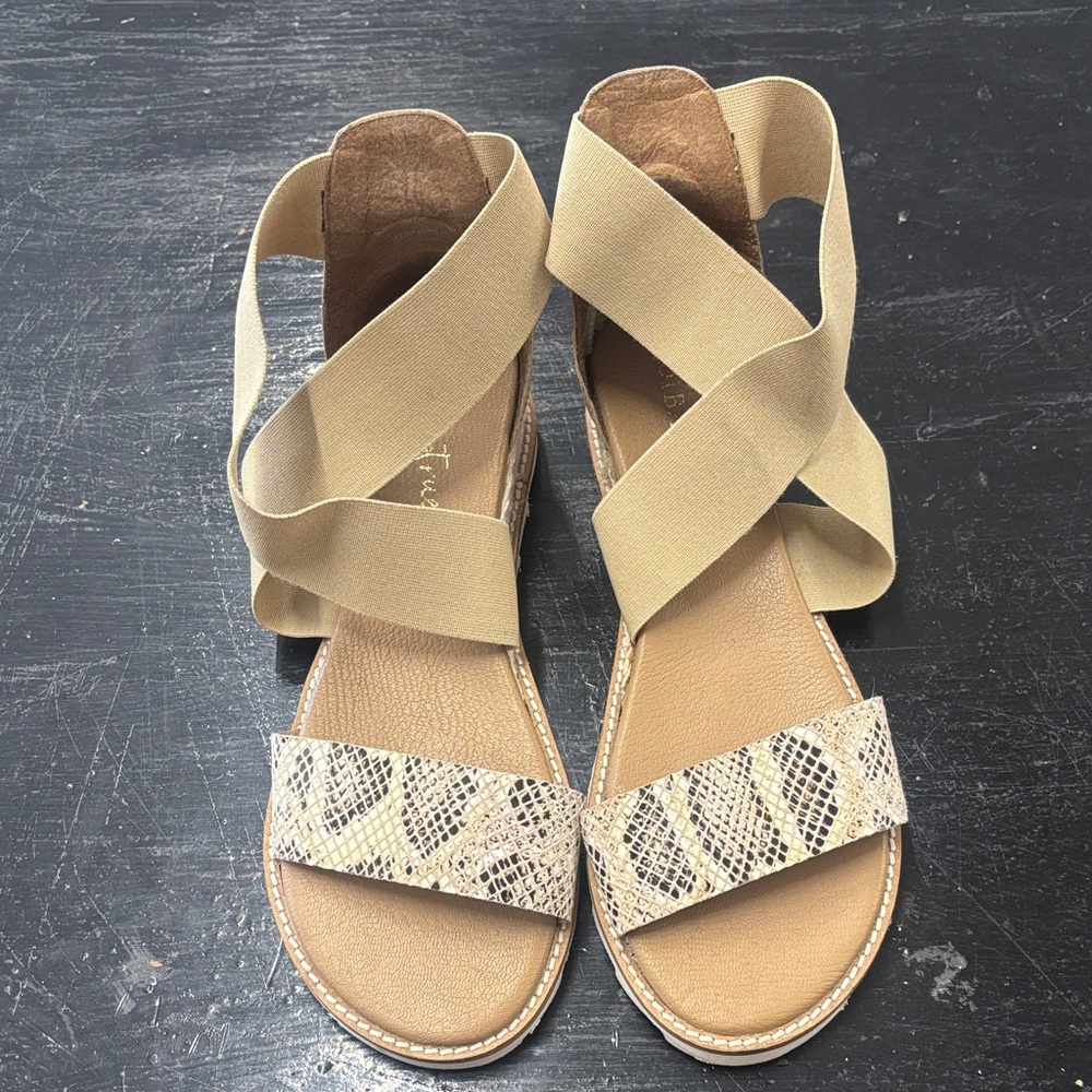 Diba True Flip Toes Snakeskin Nude Wedge Sandals Size 10 Women’s